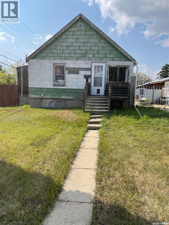 2080 Connaught Street  Regina SK S4T 4T7 photo