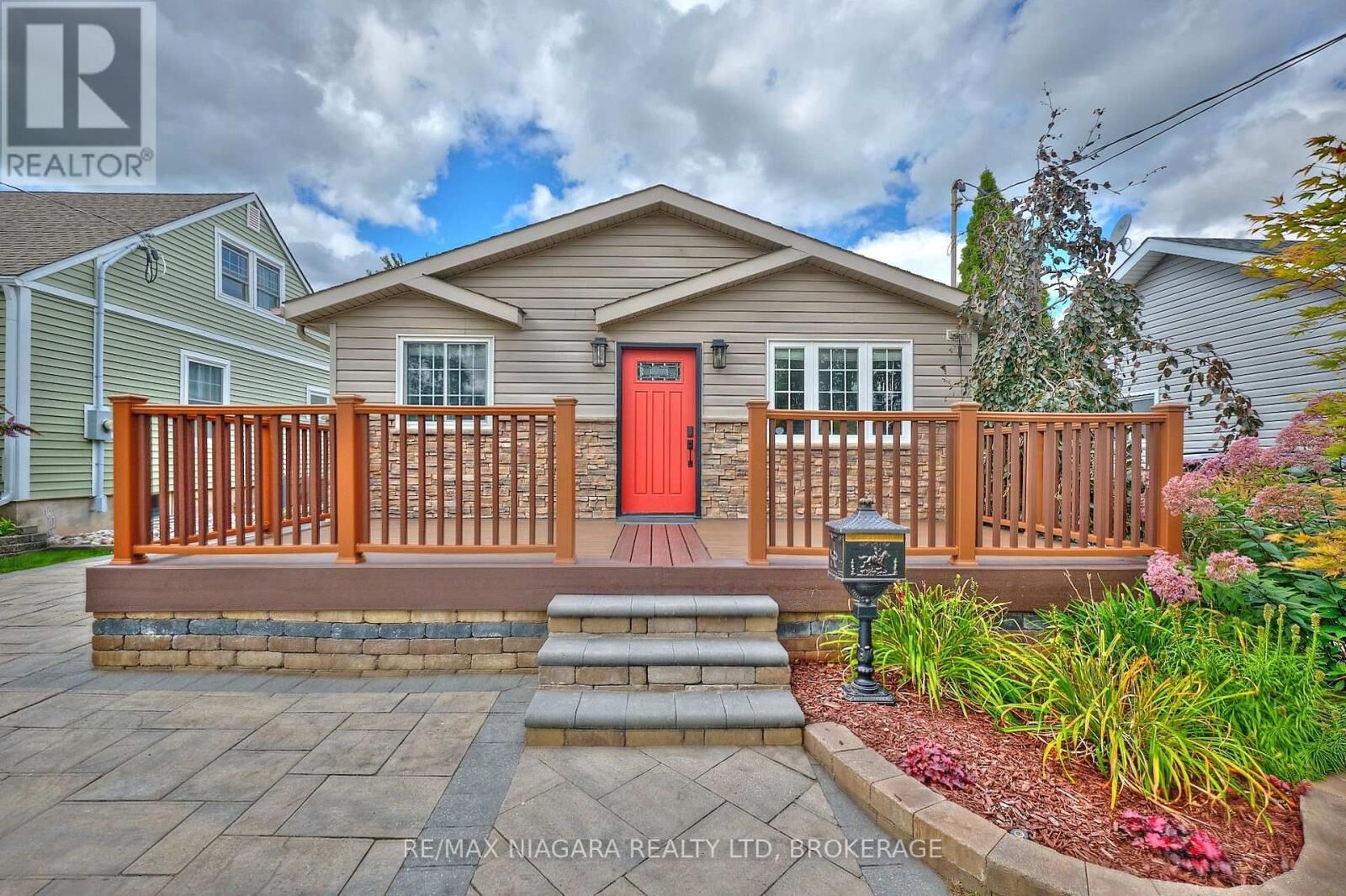 Property Photo: 9 Keele Street ON L2T 1M6