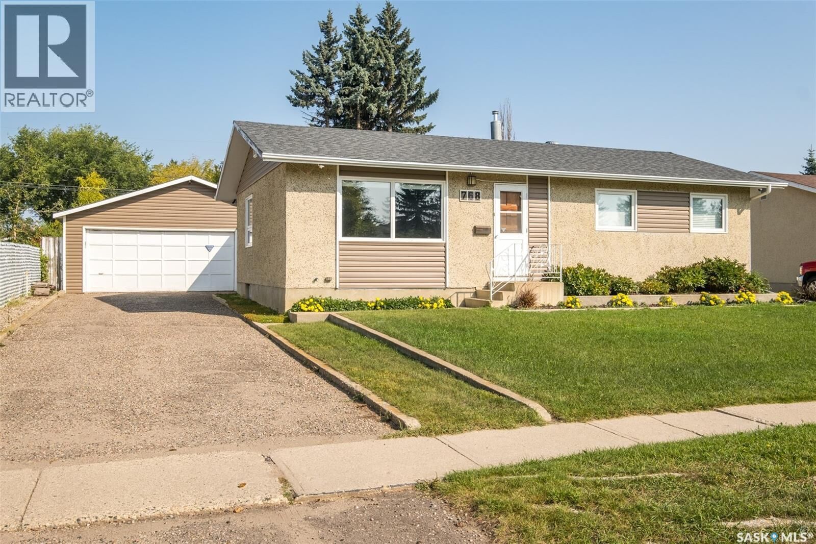 Property Photo:  768 28th Street E  SK S6V 1X9 