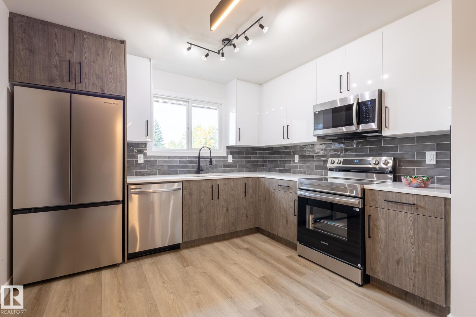 Property Photo:  14618 25 Street NW  AB T5Y 1X4 