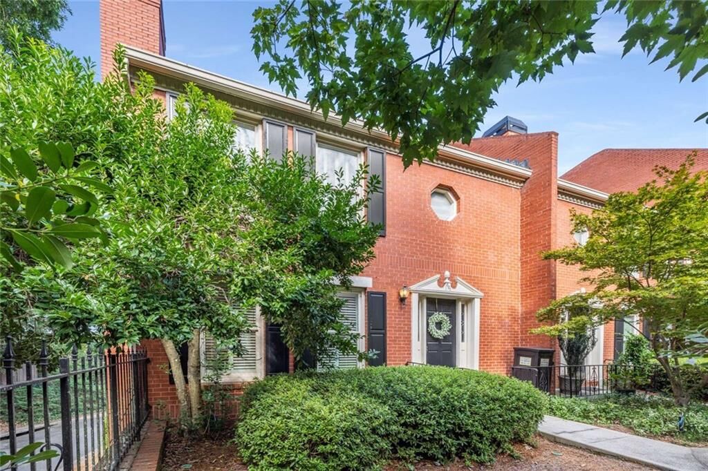 Property Photo:  801 Defoors Mill Circle NW  GA 30318 