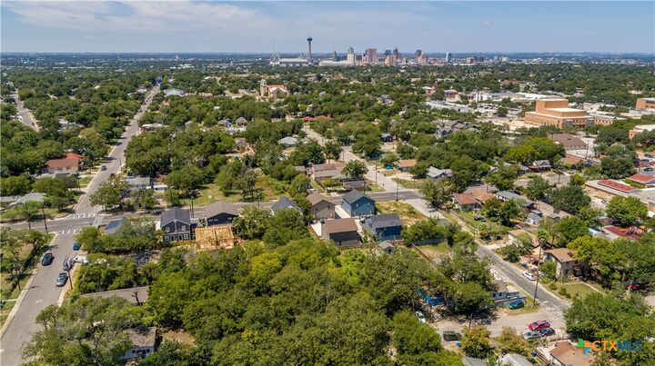 Property Photo: 215 Poppy Street TX 78203