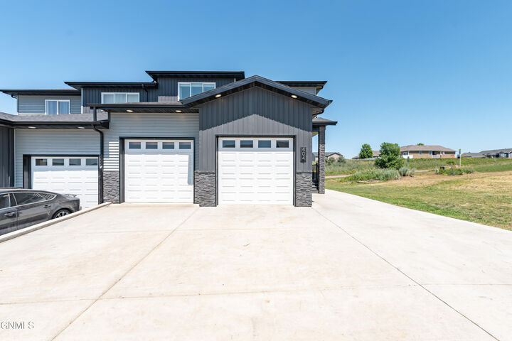 Property Photo:  404 Lena Court SE  ND 58554