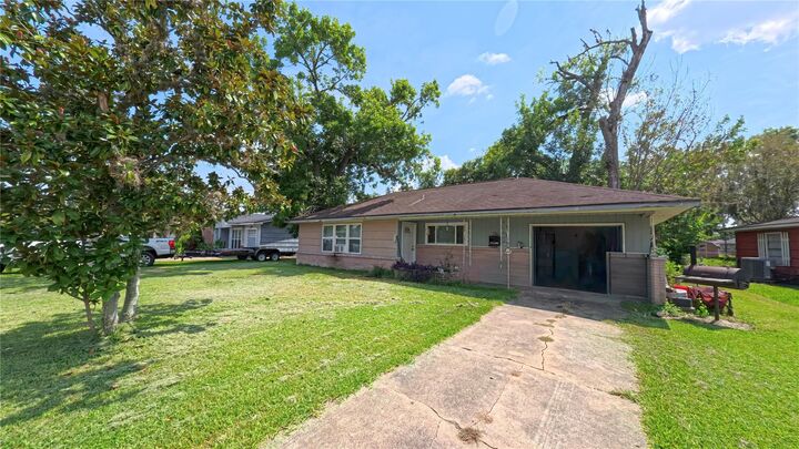 Property Photo:  116 Chestnut Street  TX 77566 