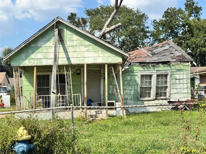 Property Photo: 65 Neyland Street TX 77022