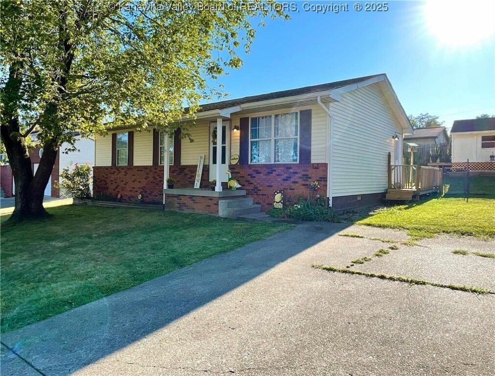 Property Photo:  5040 Dolores Drive  WV 25313 