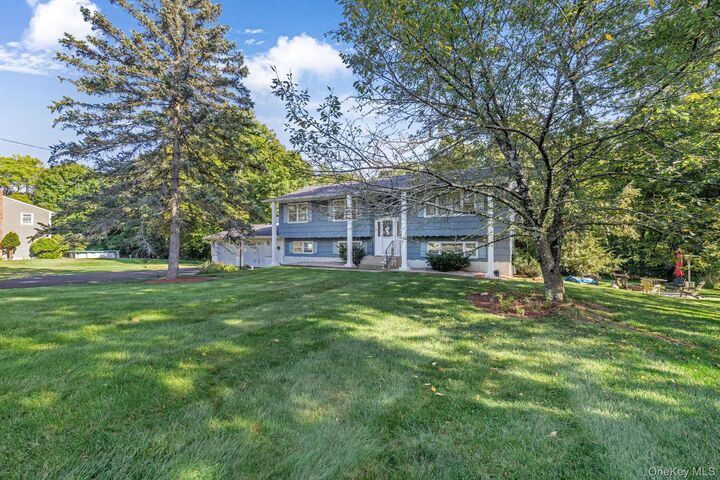 Property Photo:  5 Mohican Court  NY 12577 