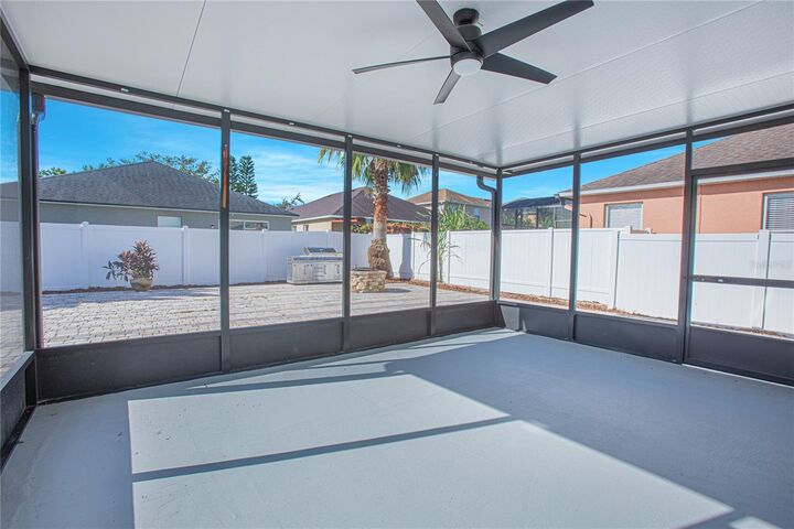 Property Photo:  10014 Medallion Bluff Lane  FL 32829 