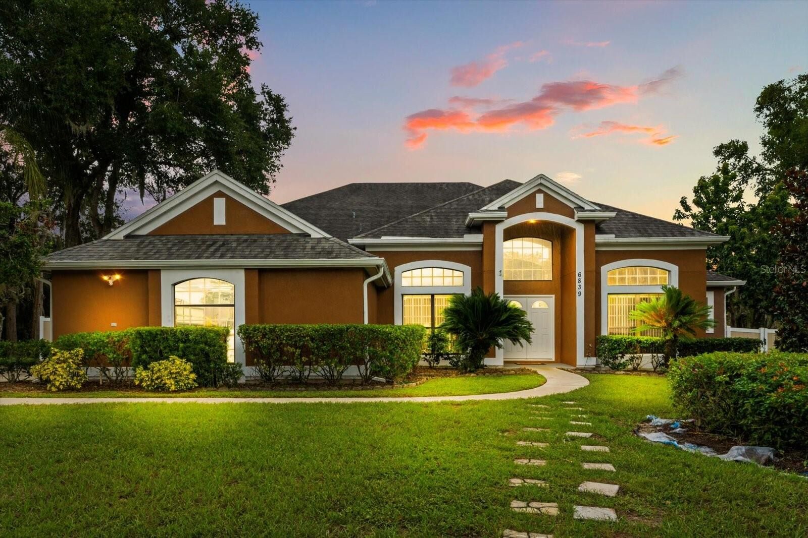 Property Photo: 6839 Hidden Glade Place FL 32771