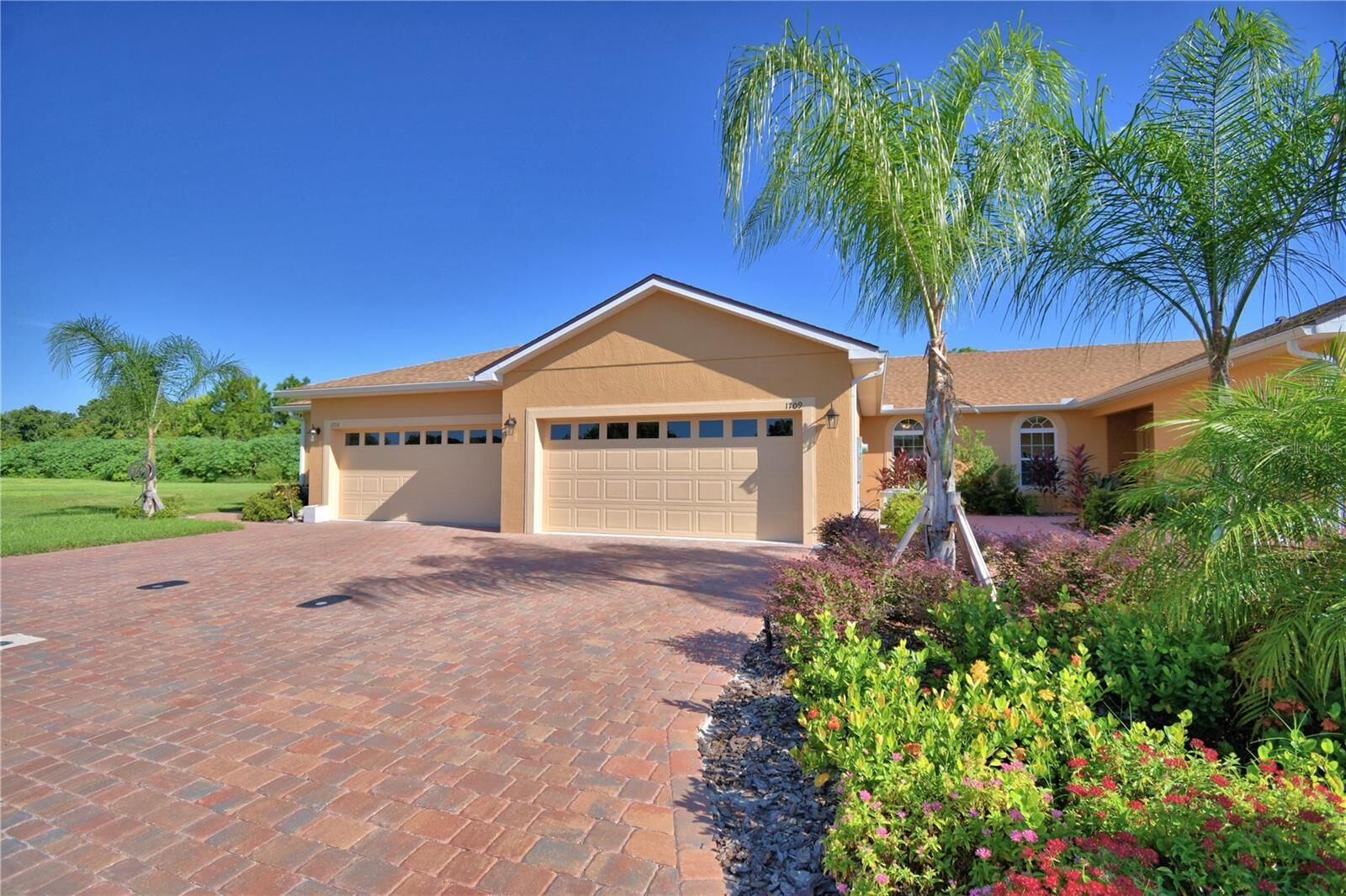 Property Photo: 1709 Linz Ct FL 33884