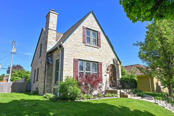 Property Photo:  2708 N 68th St  WI 53210