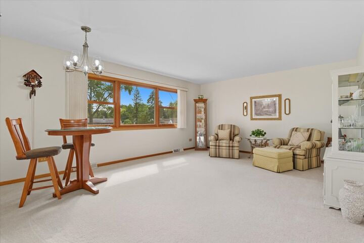 Property Photo:  851 Glenview Avenue  IL 60060 