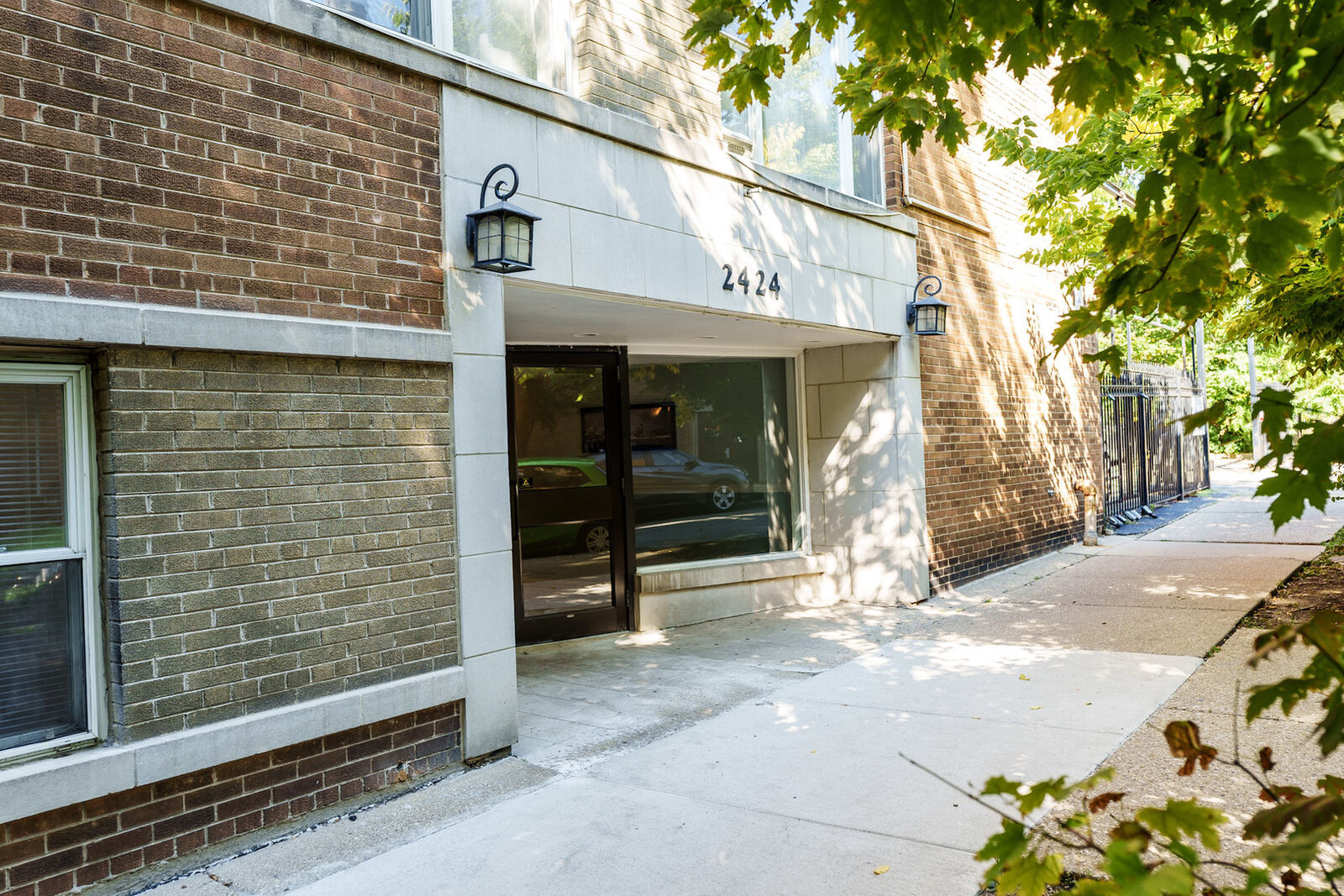 Property Photo:  2424 W Estes Avenue 1C  IL 60645 