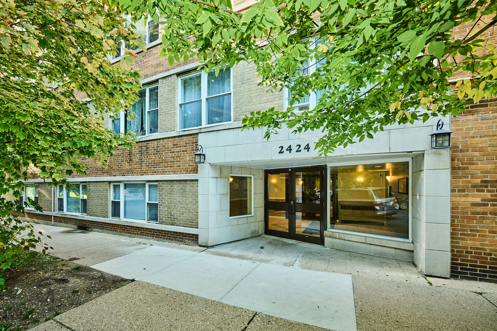 Property Photo:  2424 W Estes Avenue 3D  IL 60645 