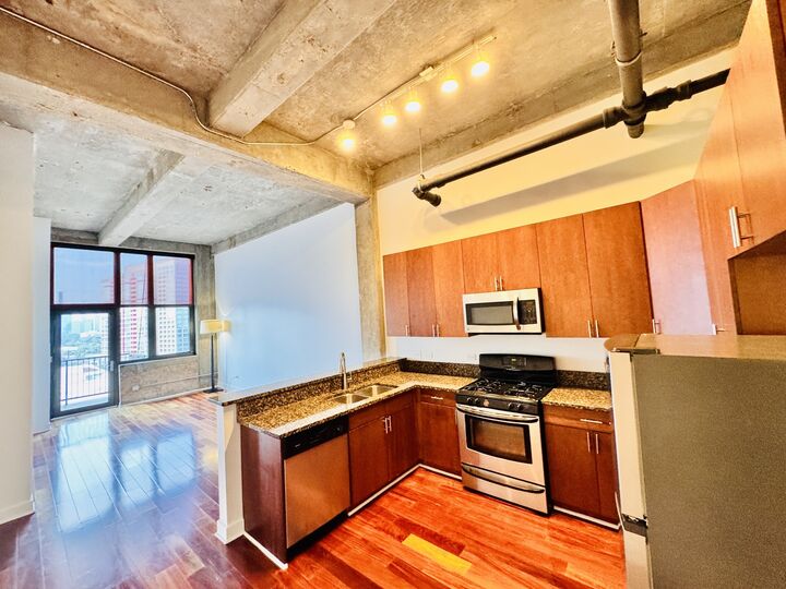 Property Photo:  320 E 21st Street 805  IL 60616