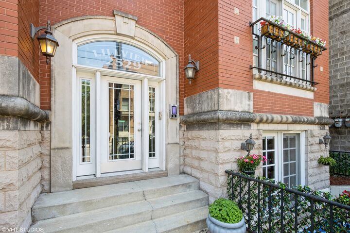 Property Photo: 2529 N Halsted Street 1S IL 60614