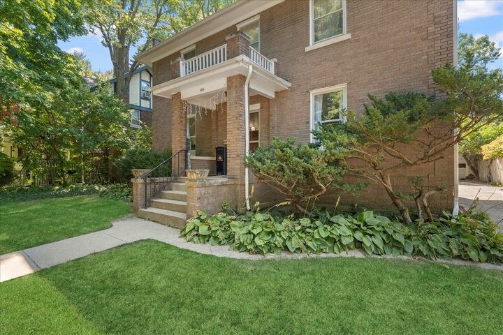 805 W Indiana Avenue  Urbana IL 61801 photo