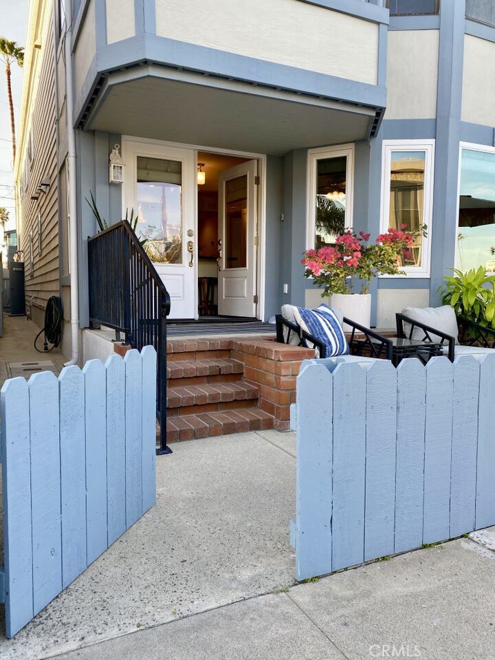Property Photo:  519 35th 1  CA 92663 