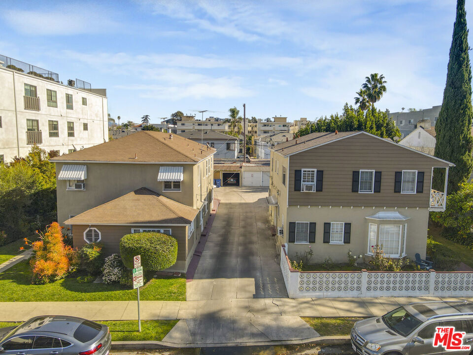 Property Photo:  110 -116 S Kings Road  CA 90048 