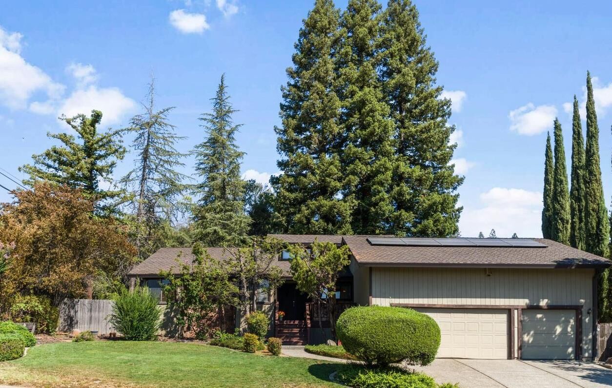 Property Photo:  101 Simmons Way  CA 95630 