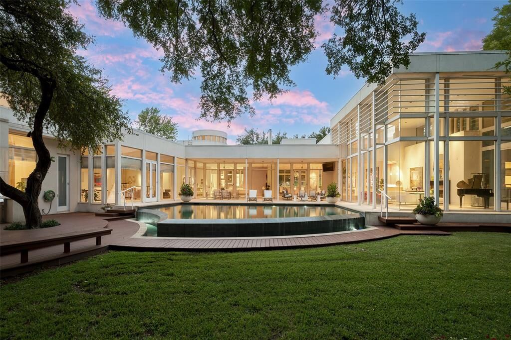 Property Photo: 4130 Cochran Chapel TX 75209