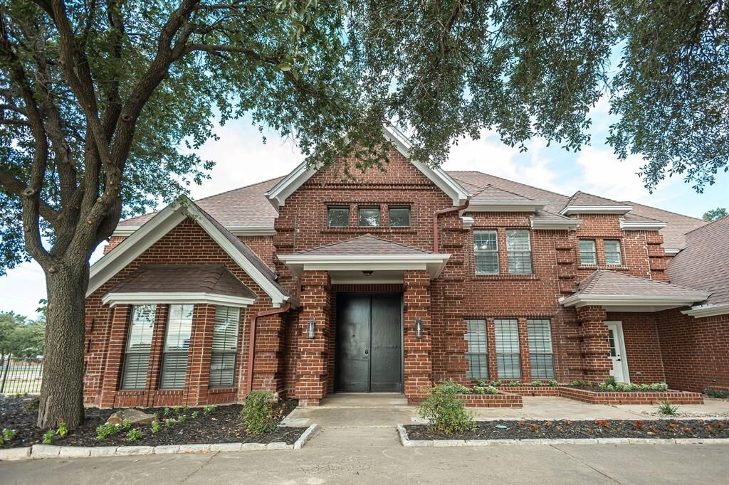 Property Photo:  13510 Willow Springs Road  TX 76052 