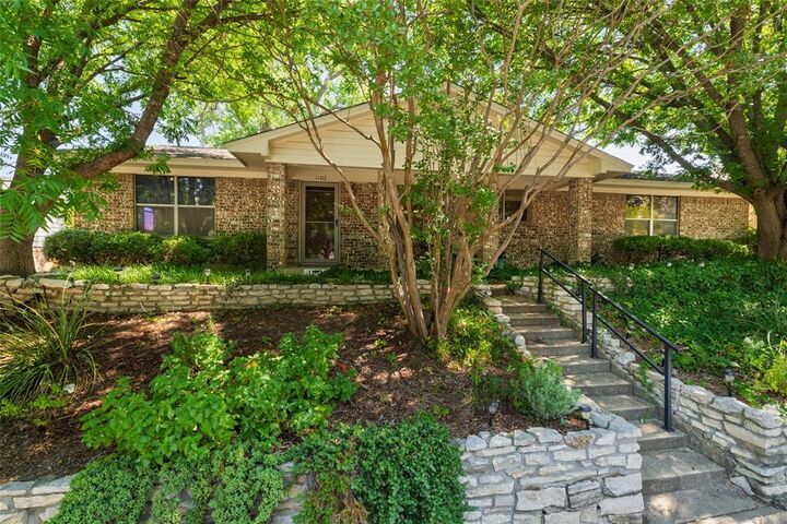 Property Photo: 1103 S Rusk Street TX 76086