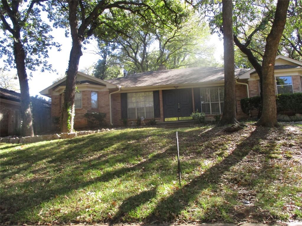Property Photo:  4704 Valleycrest Drive  TX 76013 