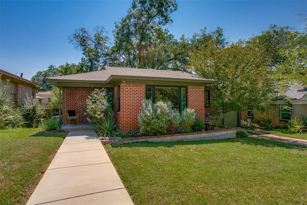 Property Photo: 338 Vermont Avenue TX 75216