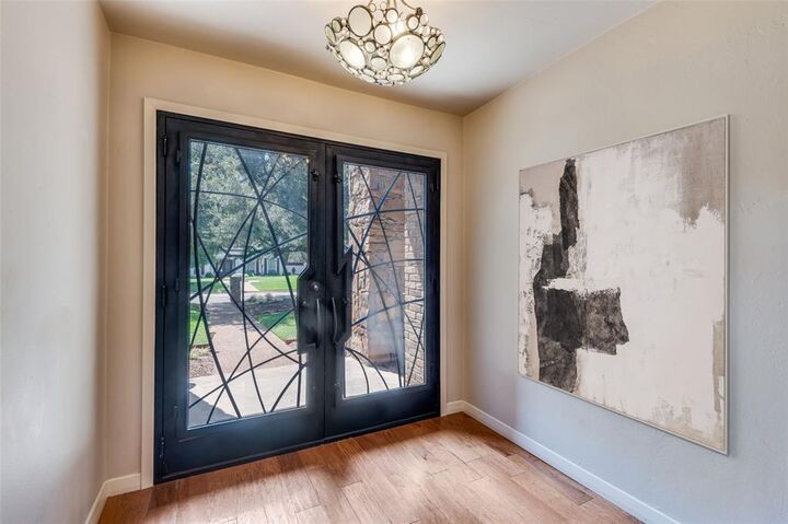 Property Photo:  2016 Shadow Ridge Court  TX 76006 