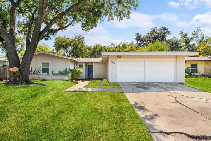 Property Photo:  2426 Cloverdale Street  TX 76010 