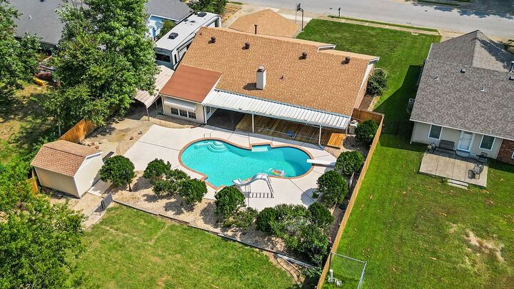 Property Photo:  910 N 26th Street  AR 72756 