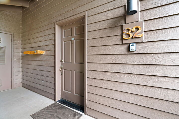 Property Photo:  57374 Beaver Ridge Loop 32C  OR 97707 