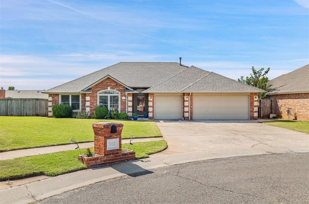 Property Photo:  912 NE 25th Court  OK 73160 