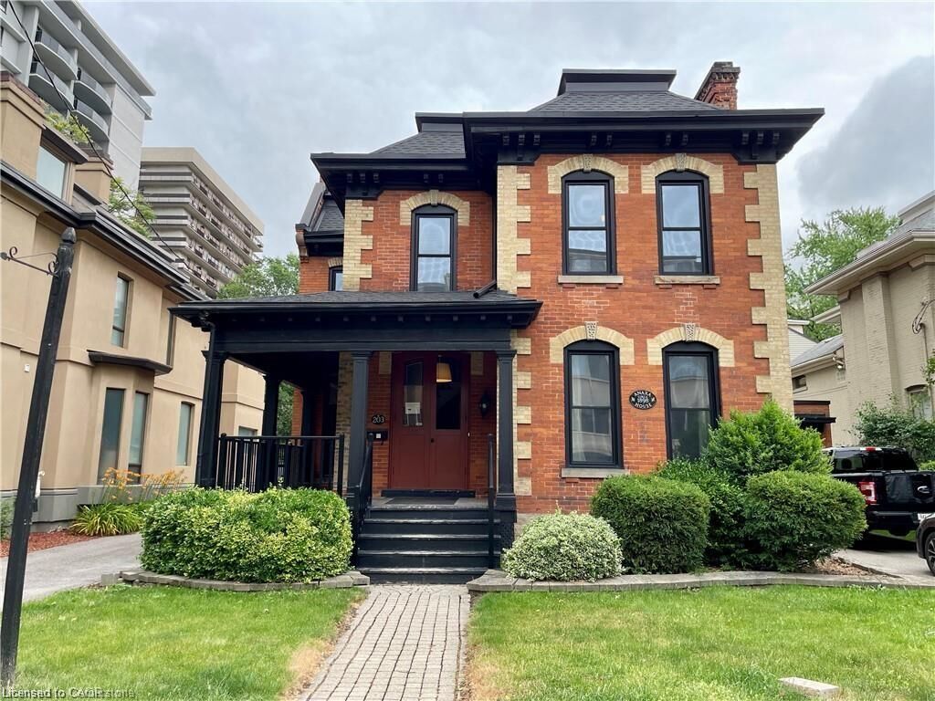 Photo de la propriété:  203 Macnab Street S 8  ON L8P 3C8 