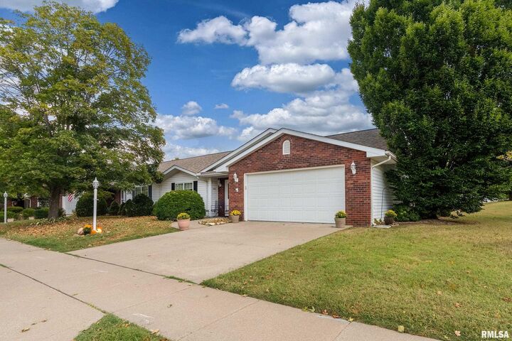 Property Photo: 501 Lexington Court IL 62901