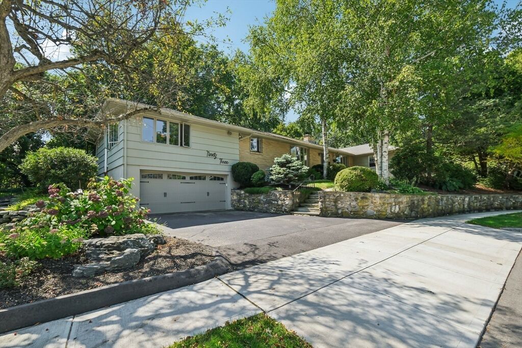 Property Photo:  93 Newton Ave North  MA 01609 