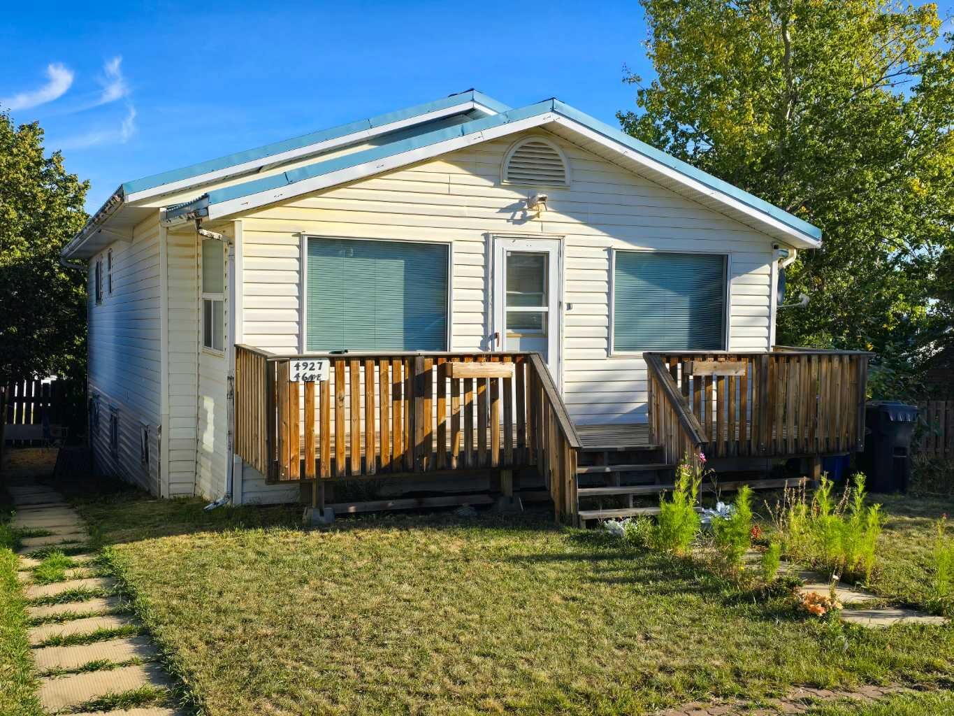 Property Photo:  4927 46 Avenue  AB T0H 3G0 