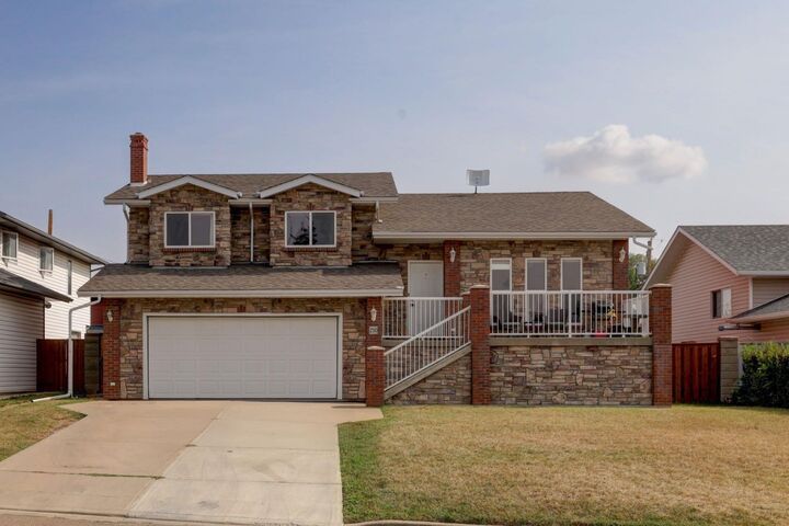 210 14 Street NW  Drumheller AB T0J 0Y1 photo