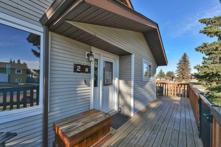 Property Photo:  2 Greenham Drive  AB T4P 2X4 