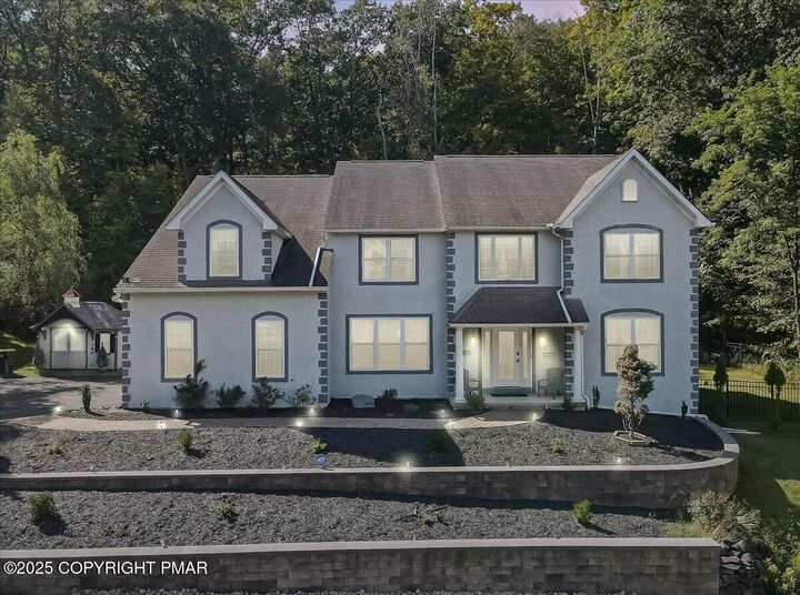 Property Photo: 386 Shawnee Valley Drive PA 18302