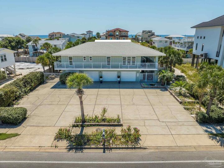 Property Photo: 808 Via Deluna Dr FL 32561