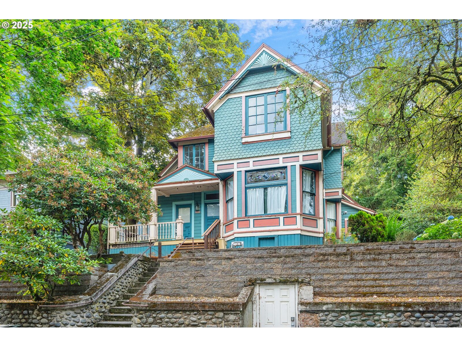 Property Photo:  2406 SE Yamhill St  OR 97214 