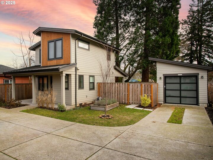 Property Photo:  5580 SE Cooper St B  OR 97206 