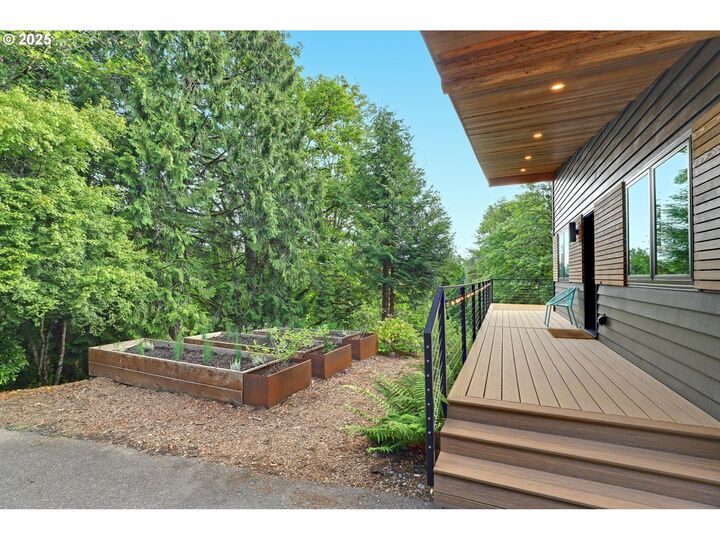 Property Photo:  6326 NW Manor Dr  OR 97210 