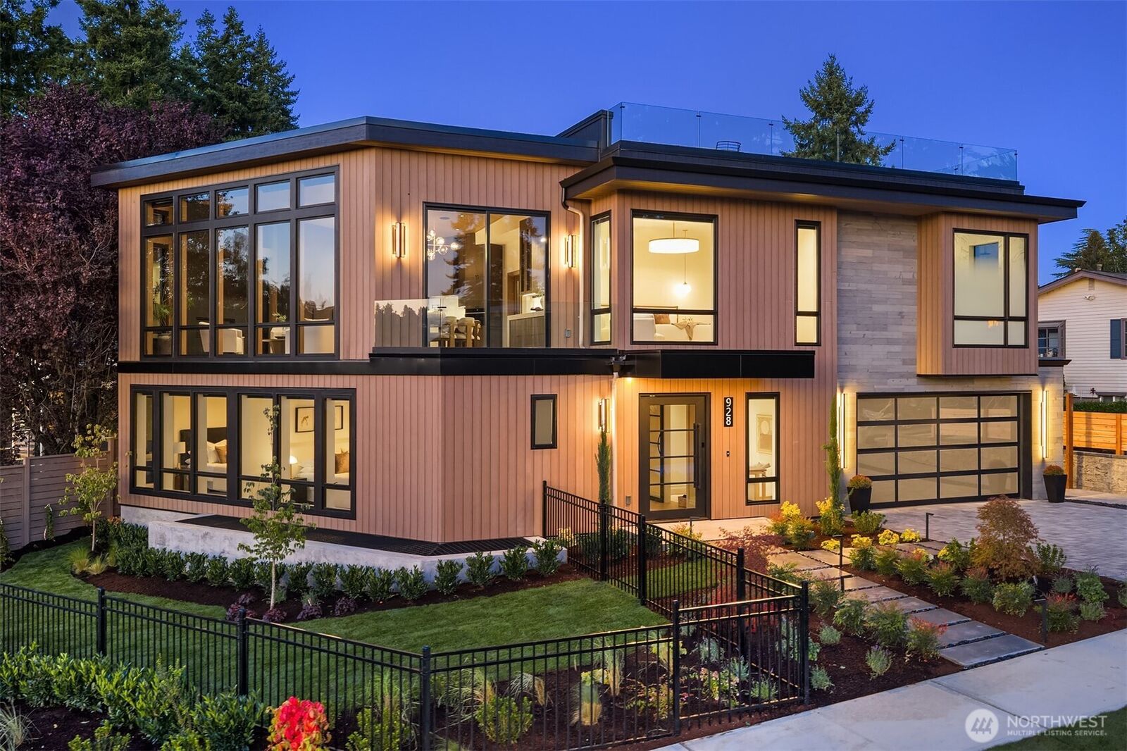 Property Photo:  928 And 926  18th Avenue W  WA 98033 