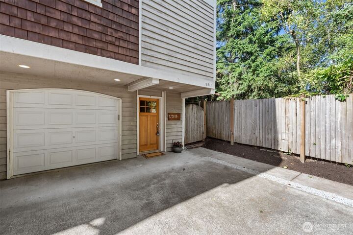Property Photo:  12311  Roosevelt Way NE B  WA 98125 