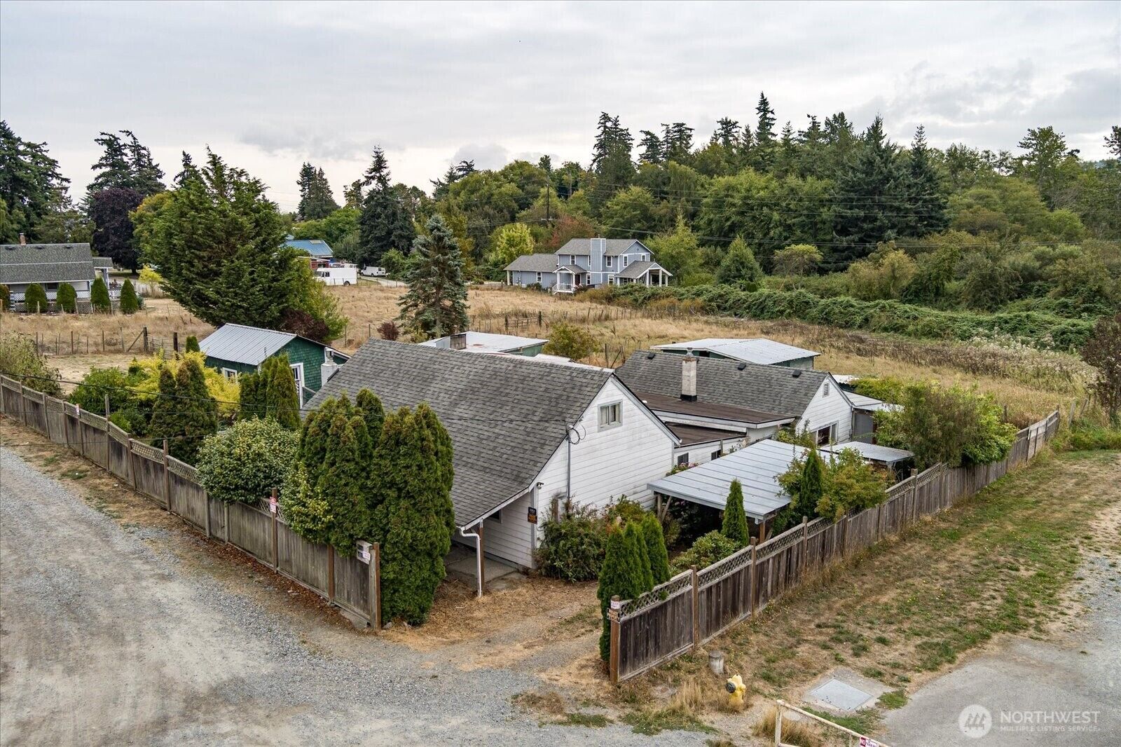 Property Photo:  1311  H Avenue  WA 98221 