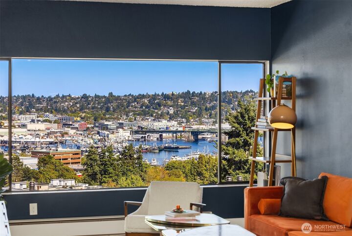 Property Photo: 3661 24th Place W 406 WA 98199