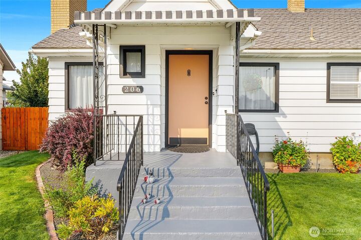 Property Photo: 206 S Alder Street WA 99159